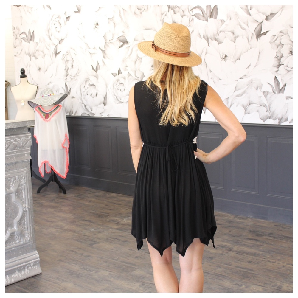 🌞SUMMER SALE🌞Black Lace Detail handkerchief Dres - Picture 5 of 5